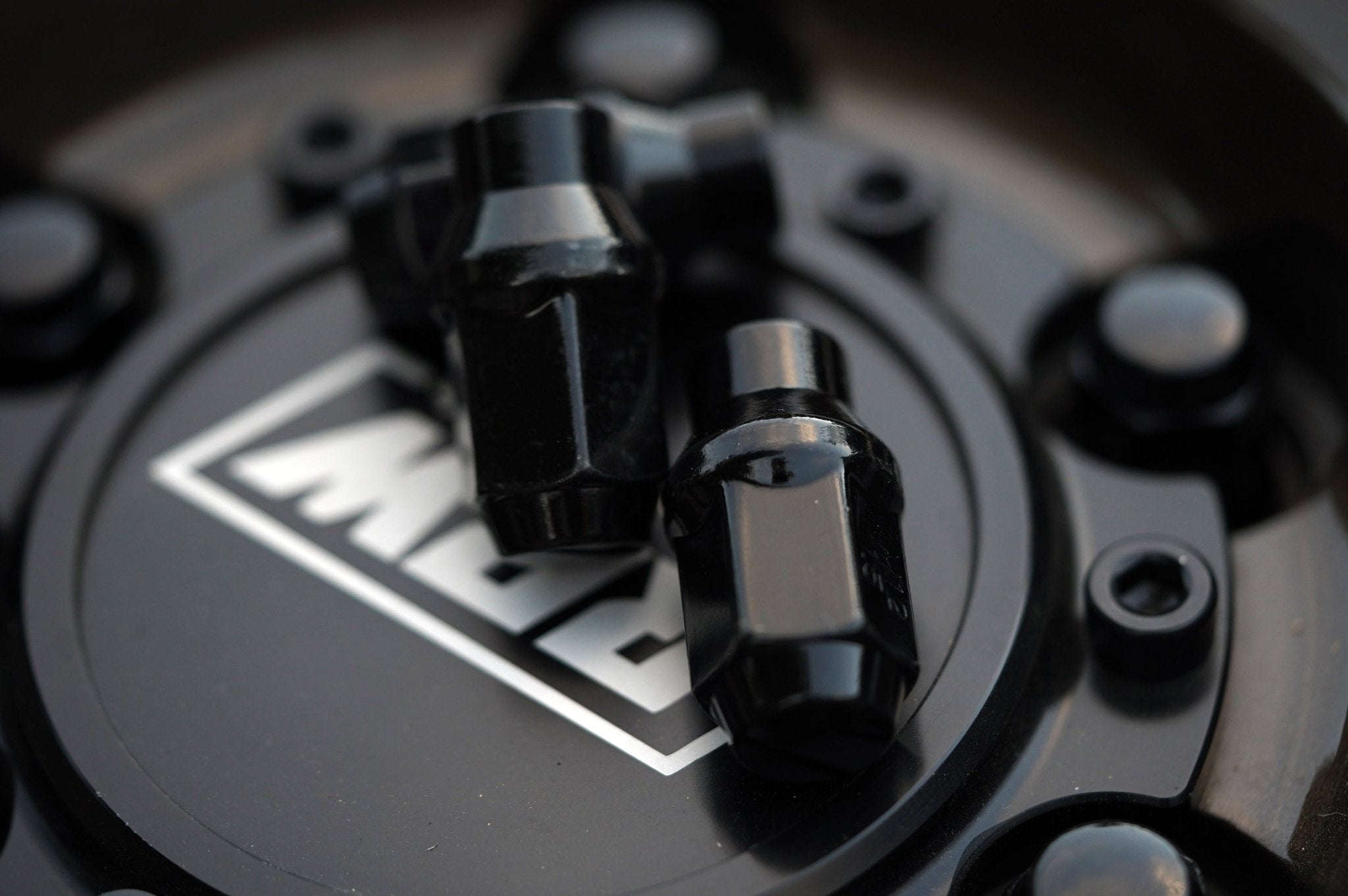 Hex Closed End Lug Nuts (14x1.5 ET) | For Tundra, 24+ Tacoma, Chevy, Jeep