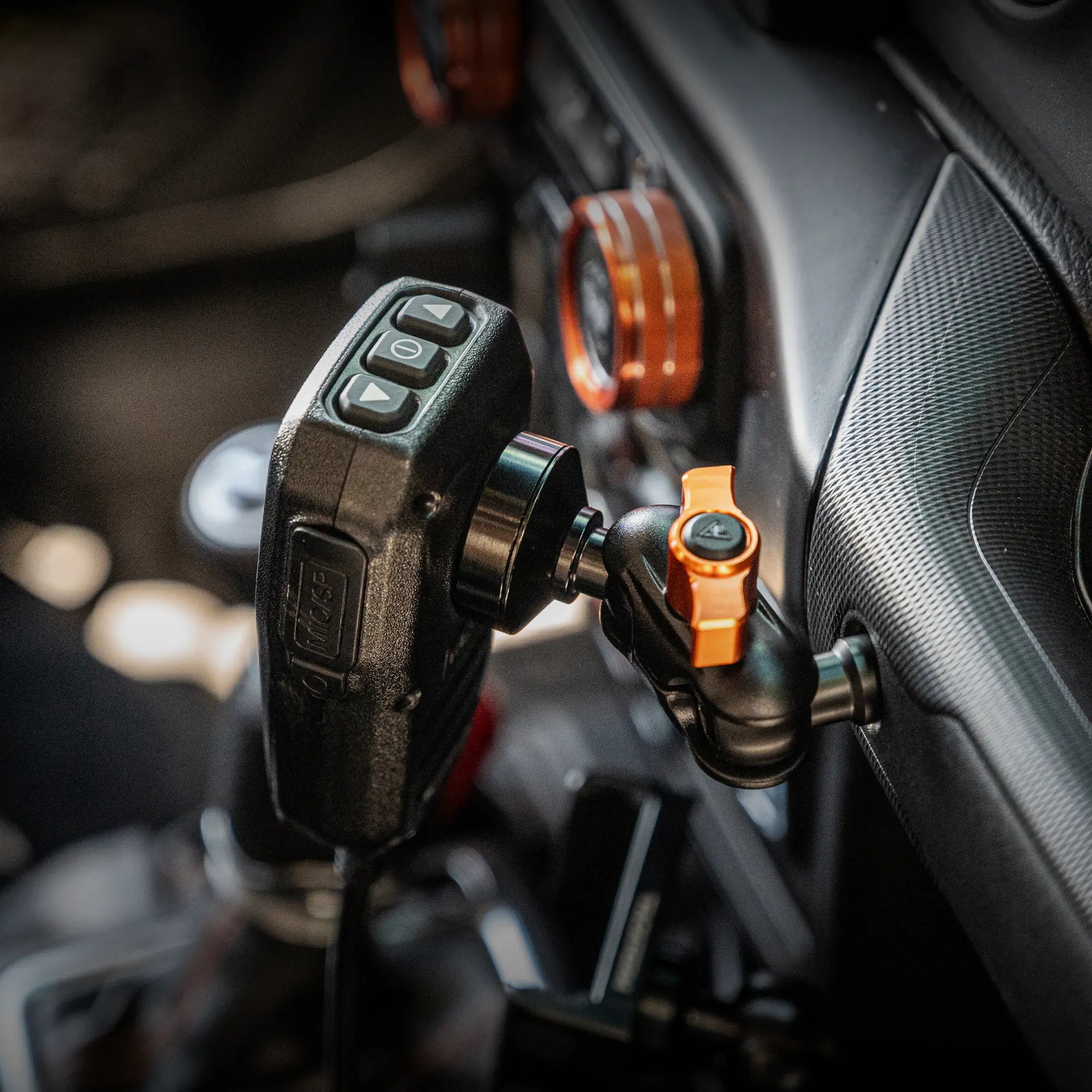 2018 - 2023 Jeep JL, Gladiator, and 4XE LINK™ Grab Bar Mount With Qi2/MagSafe Charging and Cooling Phone Holder | 2" Arm