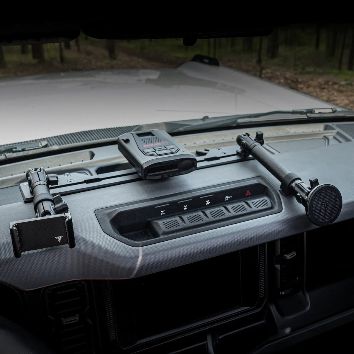 2021-2026 Ford Bronco & Bronco Raptor (Non-Sport) Tackform Slim Track Dash Bracket With 20LITE Phone Mount