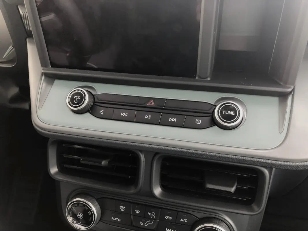 Radio control accent overlay showing car dashboard controls for Ford Maverick 2022-2024