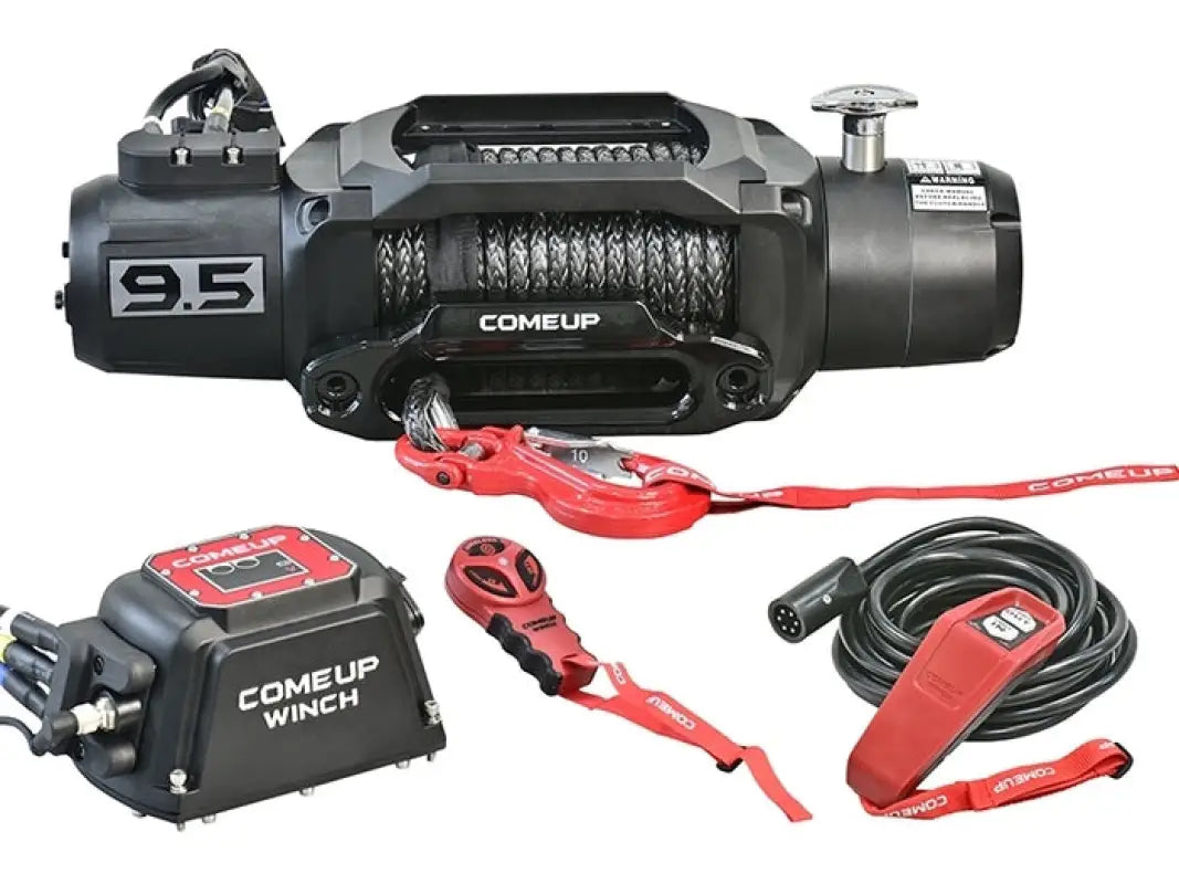 SOLO 9.5 winch with synthetic rope, red hook, control cables, and remote, suitable for off-road recovery applications.