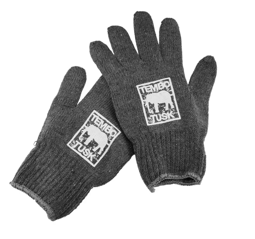 TemboTusk gray gloves with logo, made for safe handling of the fire pit, ensuring protection during outdoor and camping use.