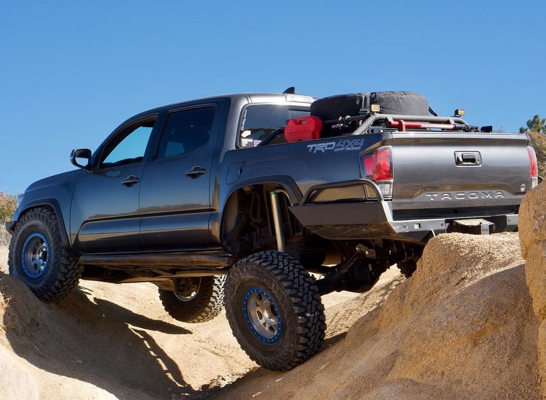 Rear Shock Relocation Towers 2.5 x 12" to 14" Mid Travel For 2005-2023 Tacoma