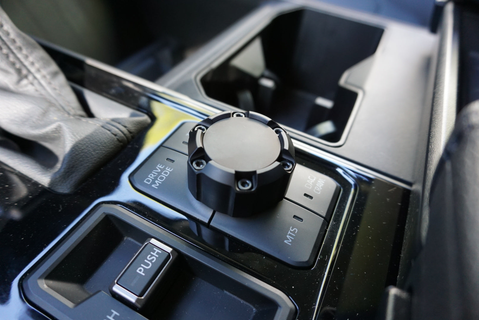 V1 Radio + Drive Mode Knob Set (For 2022+ Tundra) - BLACK