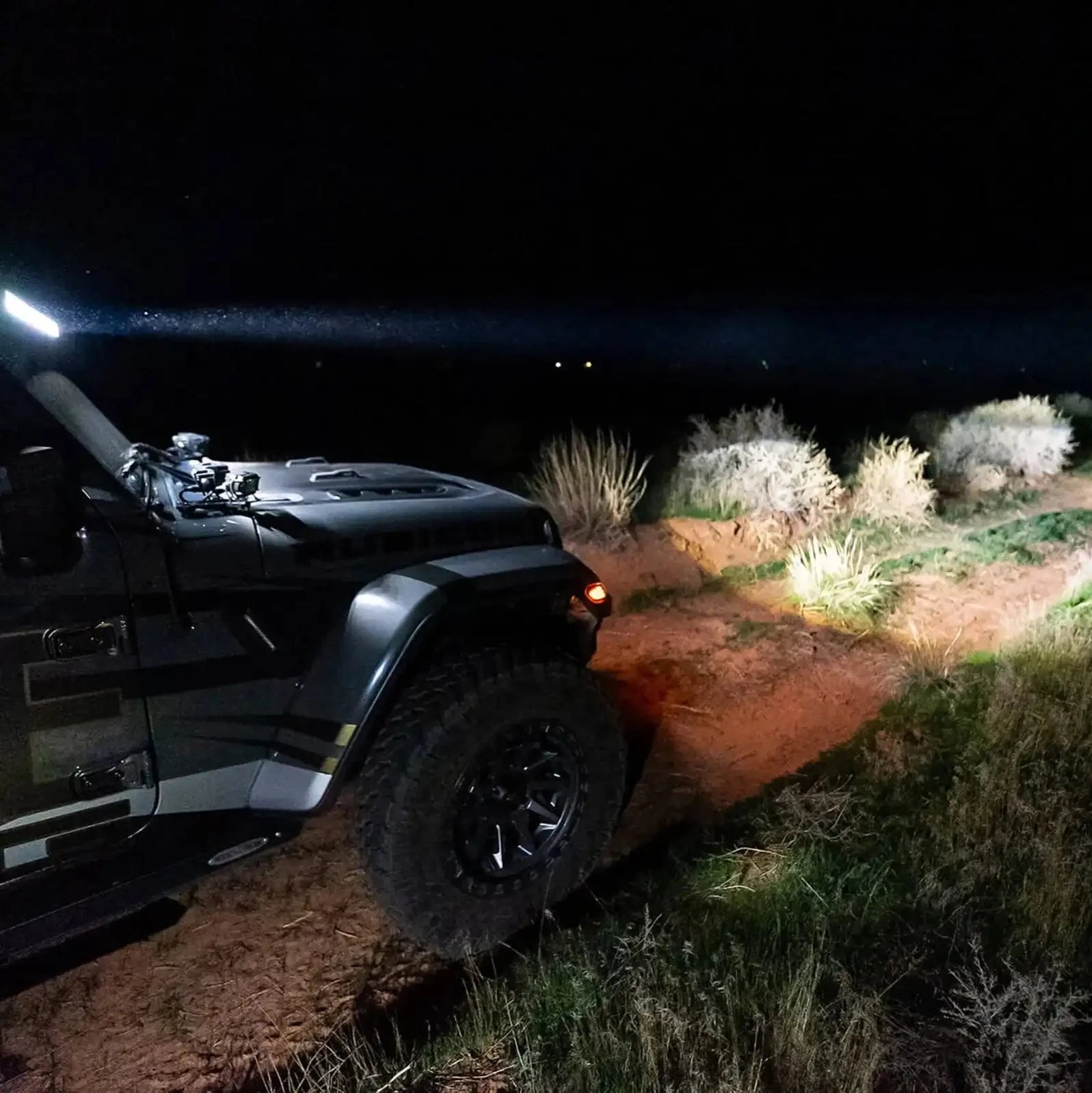 Integrated Roof LED Light Bar For Jeep JL/JT | ORACLE 18,000 Lumens 240W