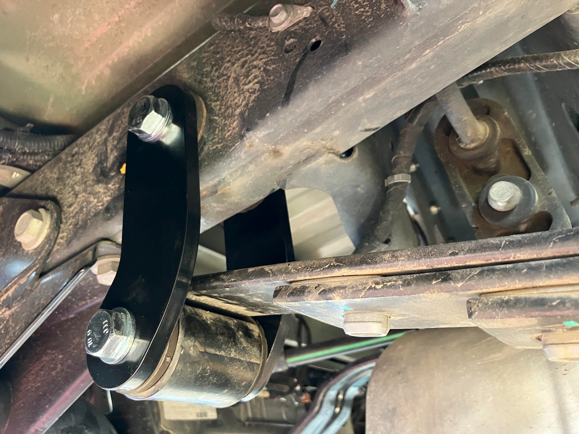 EXTENDED SHACKLES (MINOR LIFT) FOR 2015-2024 COLORADO CANYON