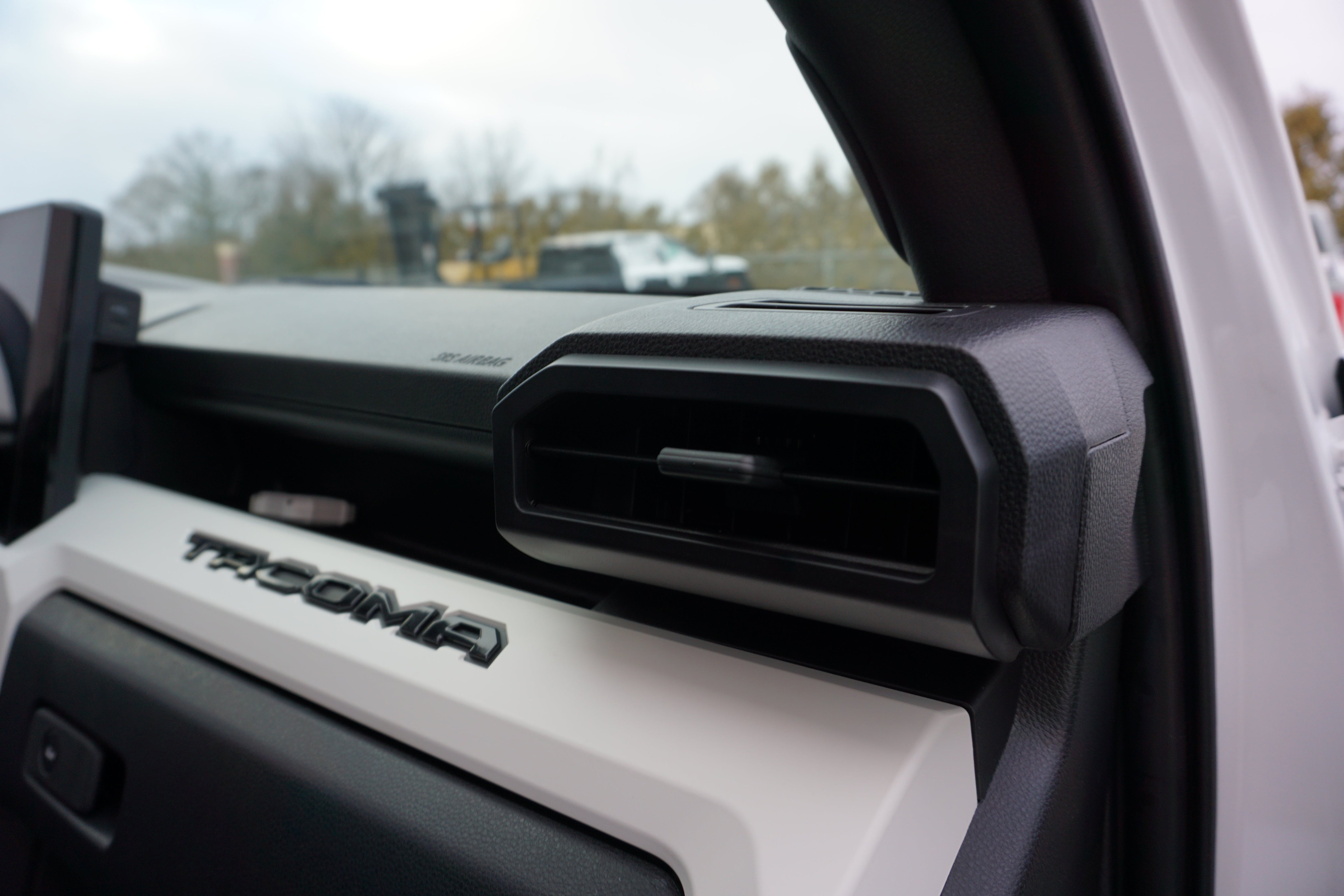 VENT TRIM (For 2024+ TACOMA / 2025+ 4RUNNER) - BLACK