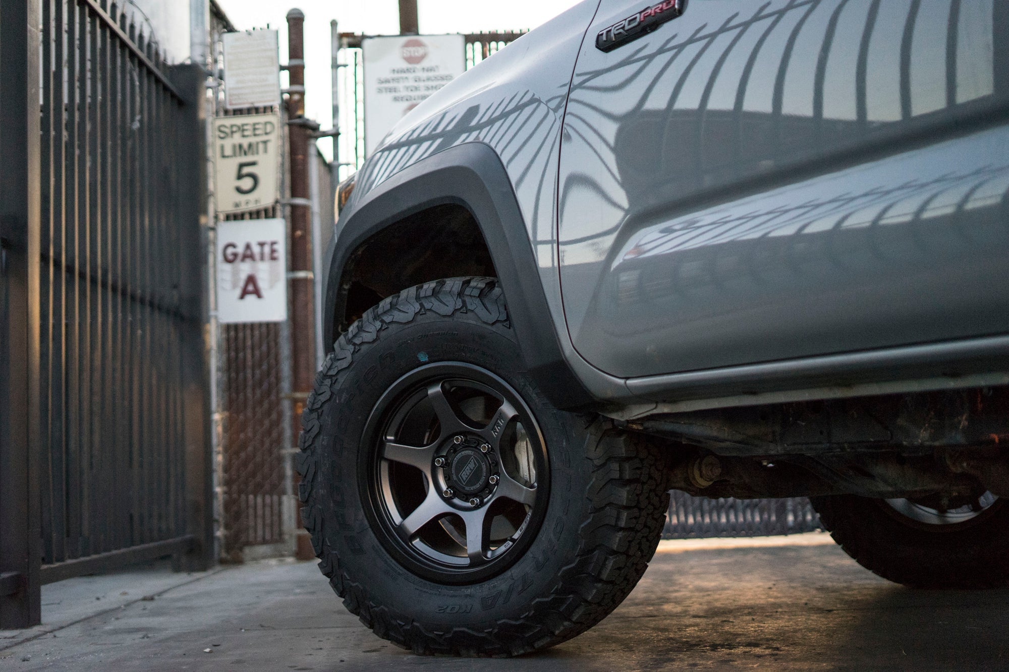 RR2-S 17x8.5 (6x5.5 | 6x139.7) | Chevy Silverado 1500