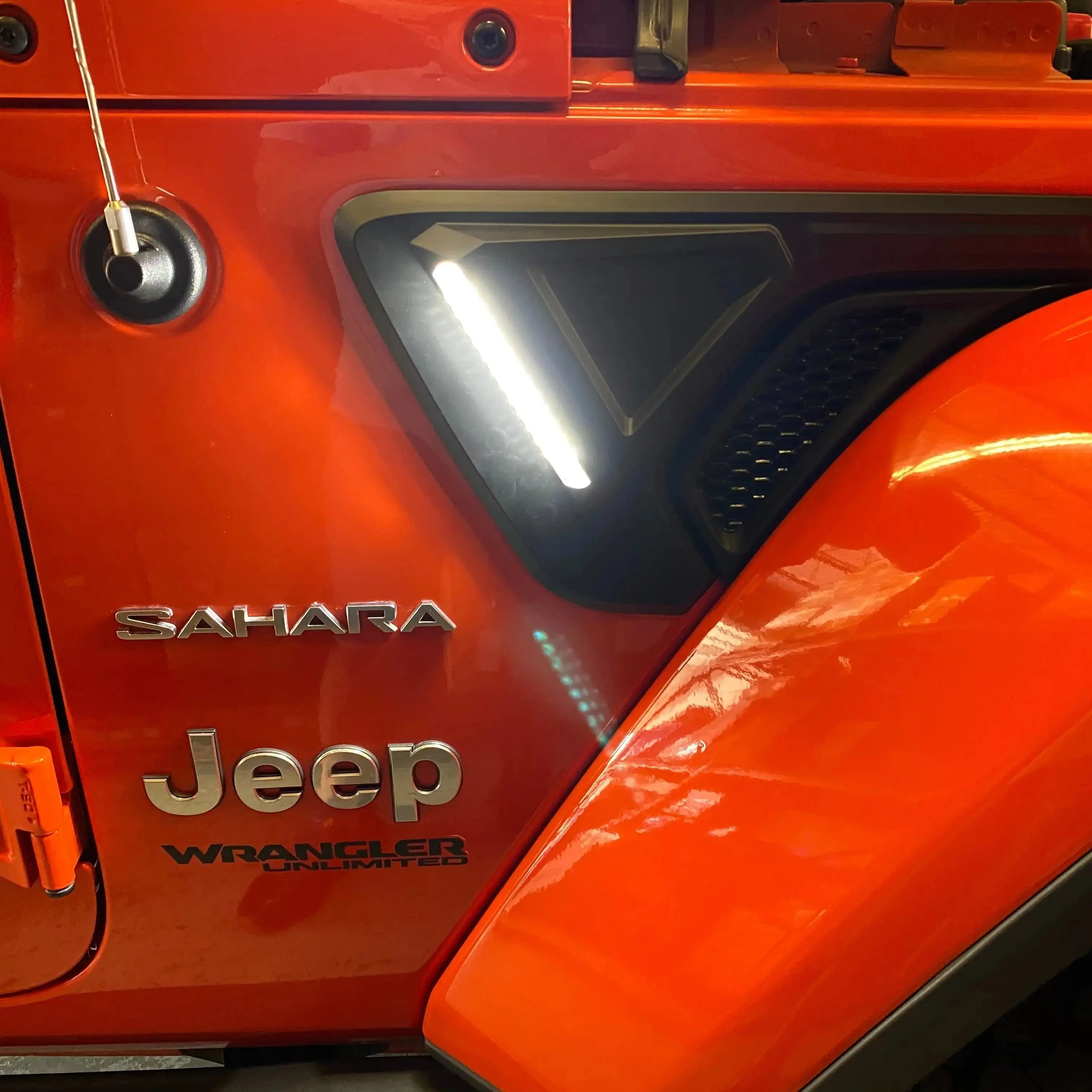 Sidetrack LED Fender Lights For Jeep Wrangler JL & Gladiator JT - Entry & Turn Signal | ORACLE
