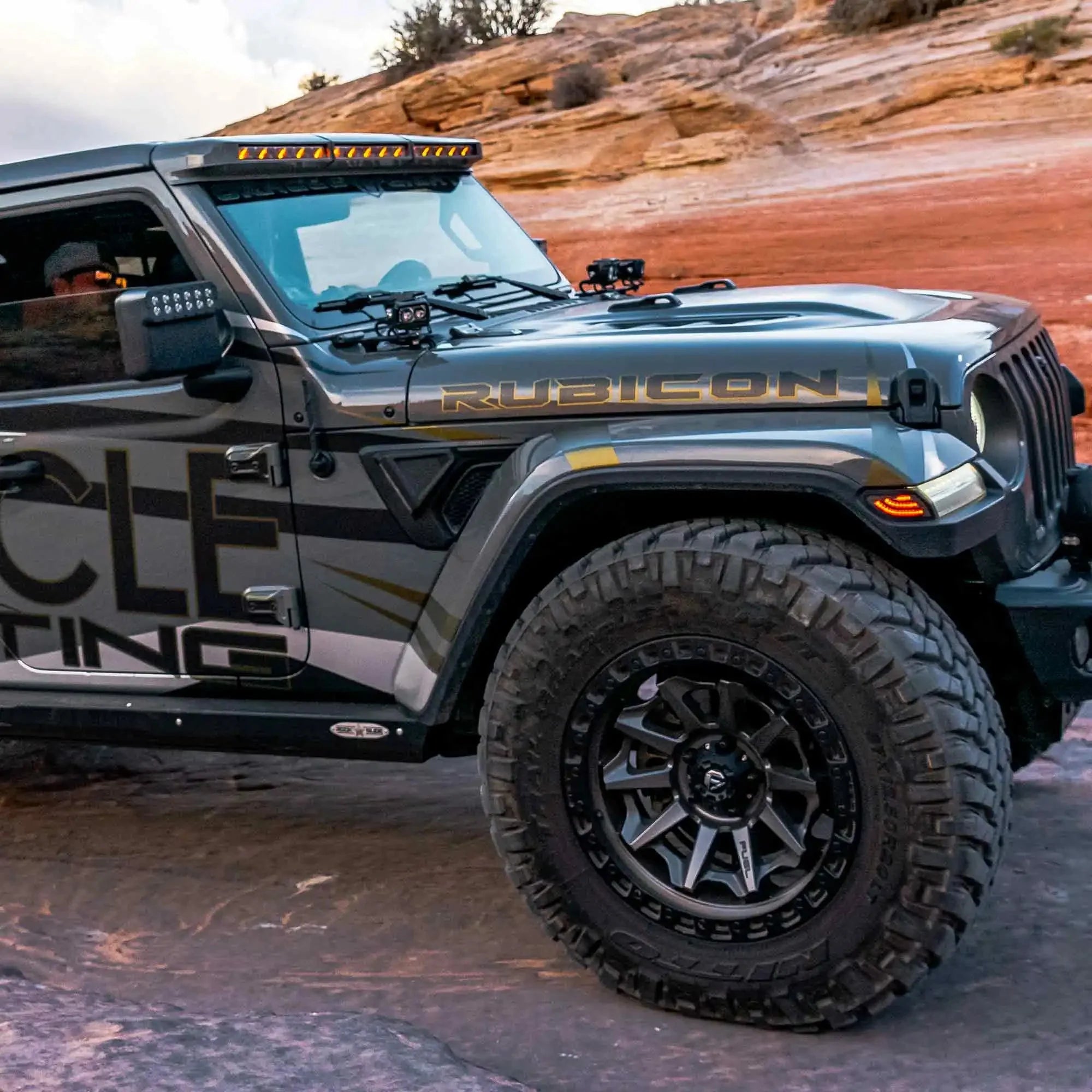Sidetrack LED Fender Lights For Jeep Wrangler JL & Gladiator JT - Entry & Turn Signal | ORACLE