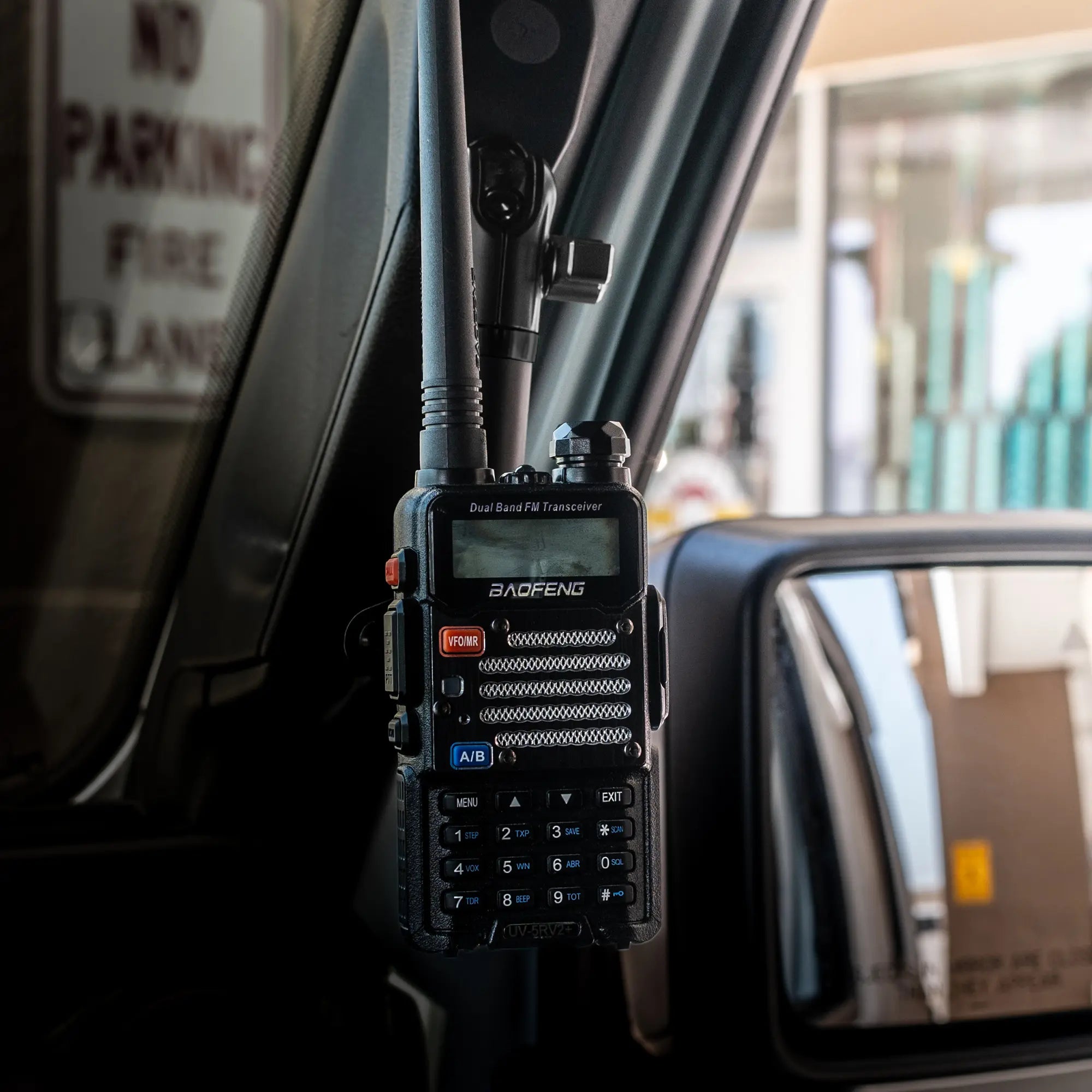 2018-2023 Jeep JL, Gladiator, and 4xe LINK™ Grab Handle Mount With Qi2/MagSafe Charging & Cooling Phone Holder | 3.5" Arm