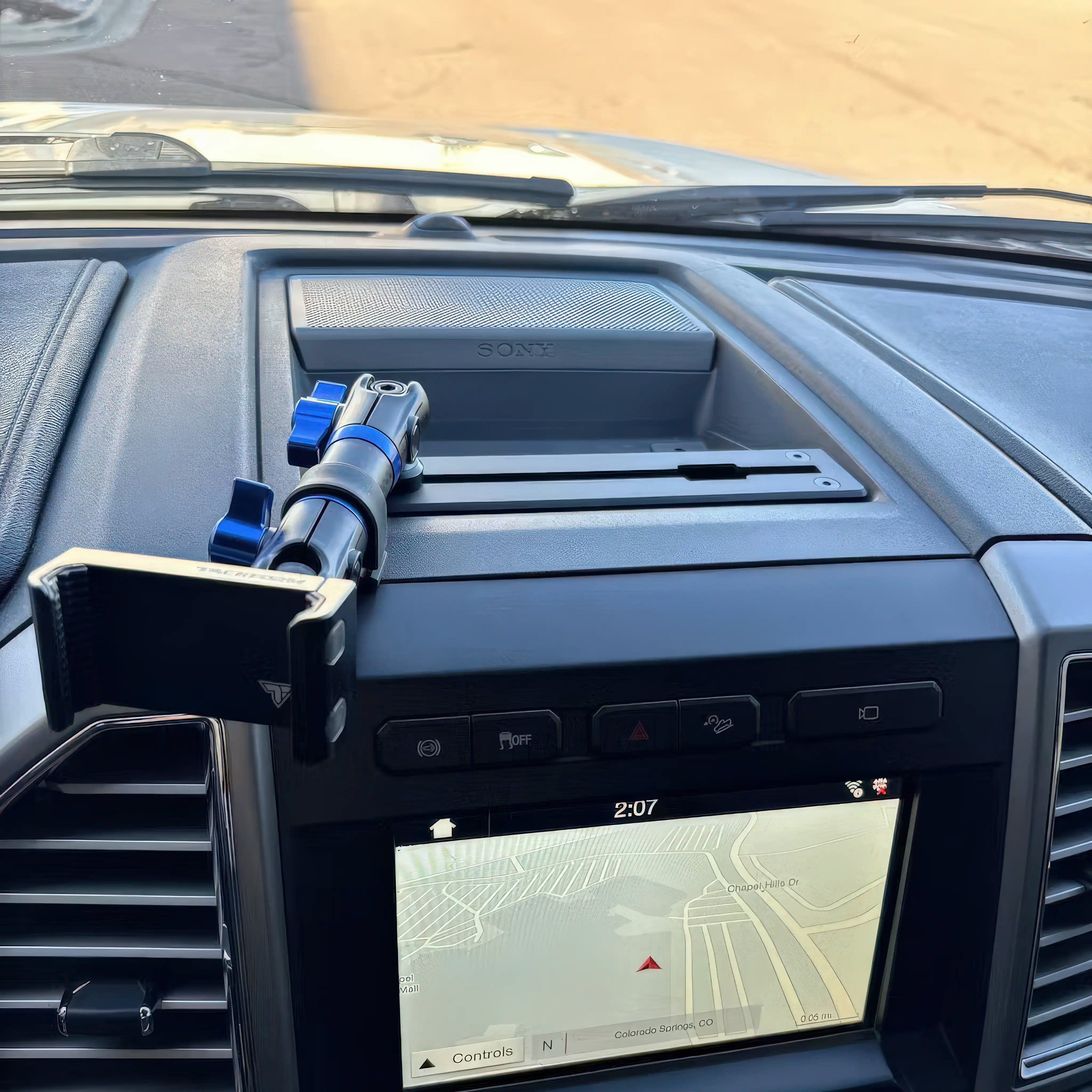 ‘15-‘20 Ford F-150, ‘17-‘22 Super Duty, ‘18-‘21 Expedition (See Compatibility Info For Year/Trim Details) Tackform Slim Track Dash Bracket With MagSafe Phone Mount